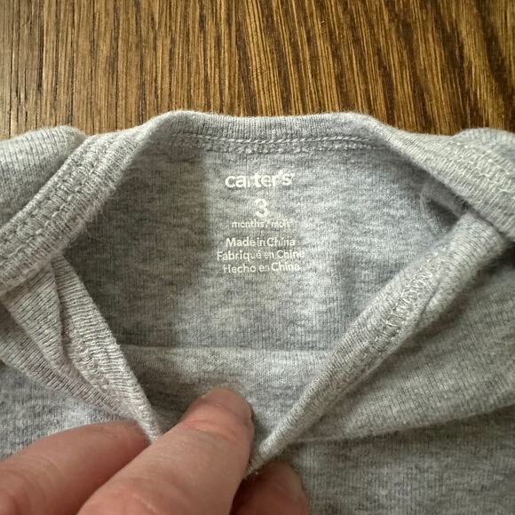 Carter’s long sleeve onesie bundle - stripes and solids, size 3 month (set of 4) - Picture 7 of 9